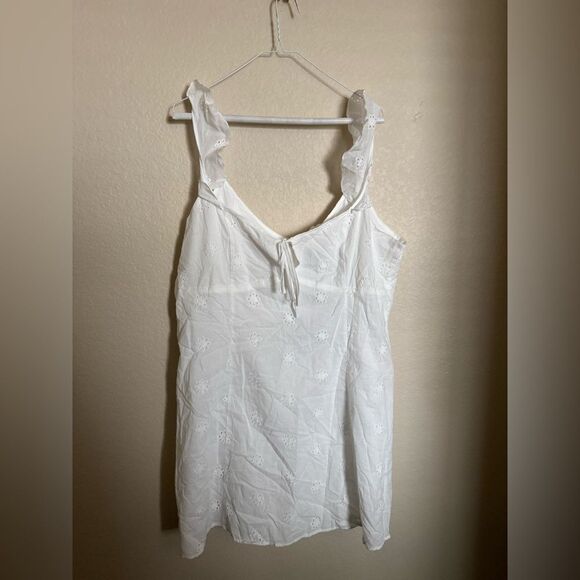 Princess Polly Besiana Eyelet Mini Dress Sz 14 Curve in White Flutter Straps NEW - Picture 2 of 7
